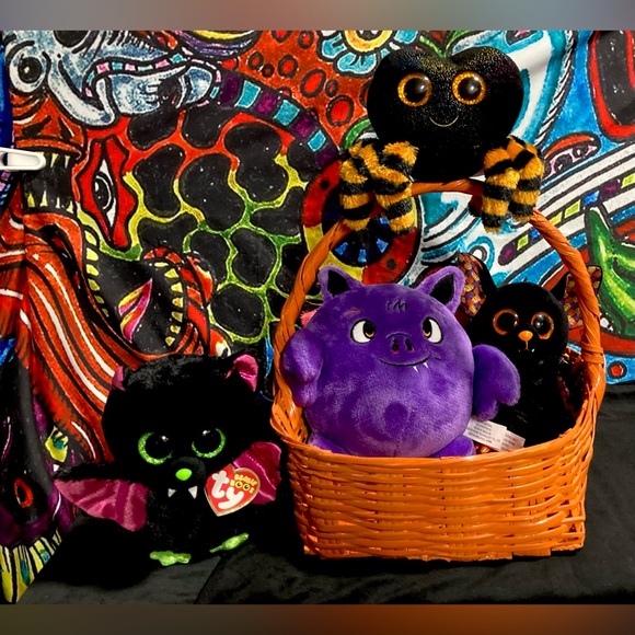 Halloween Plush Bat Spider Assortment in Vintage Orange Witch Basket - Picture 5 of 11